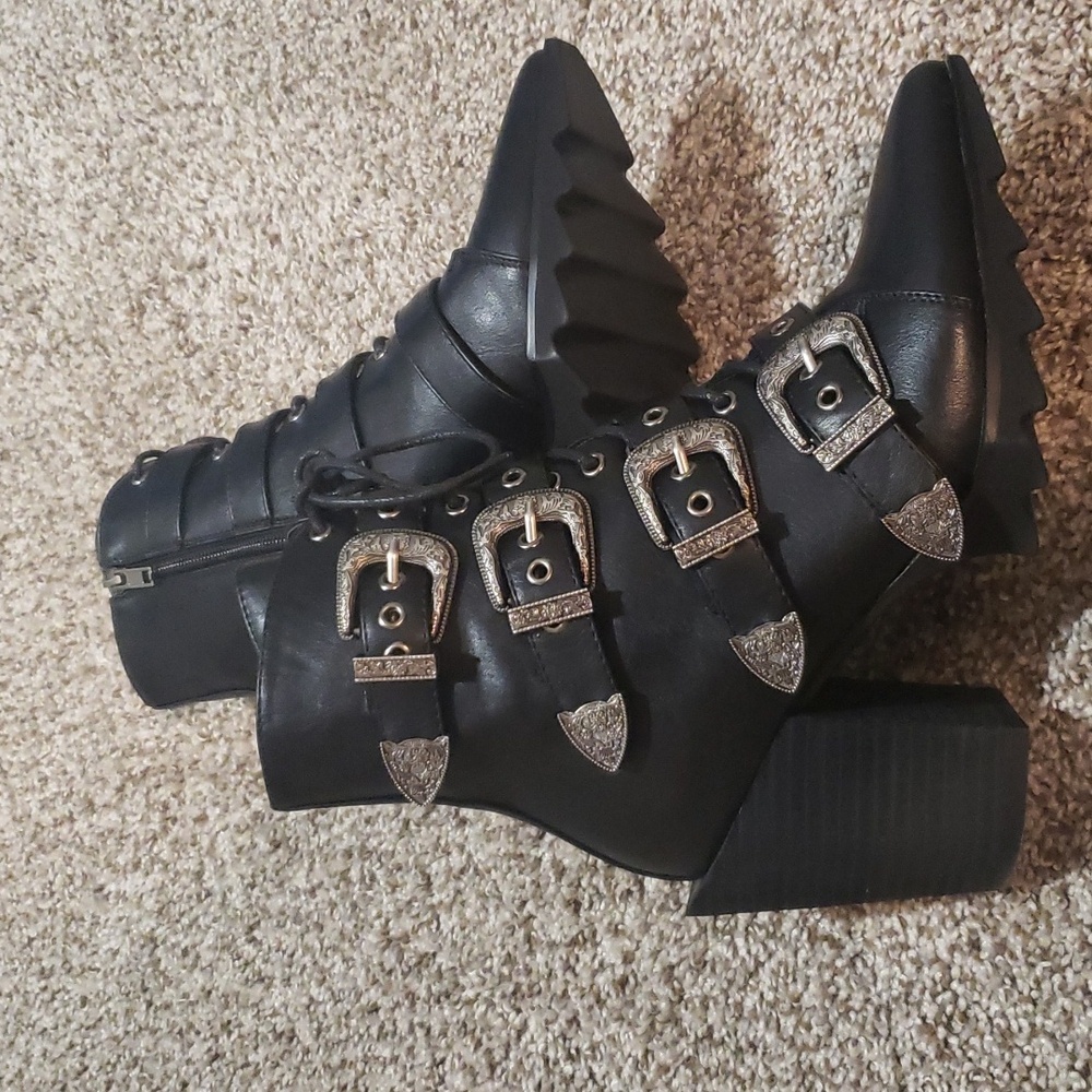 Dolls Kill Lamoda Witchy buckle pointed boots Size 7